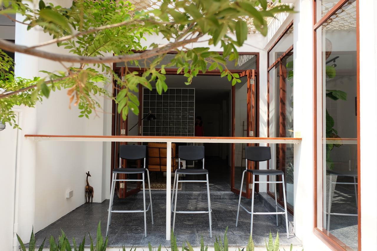 Haus Sathorn 21 Bed And Breakfast Бангкок Экстерьер фото
