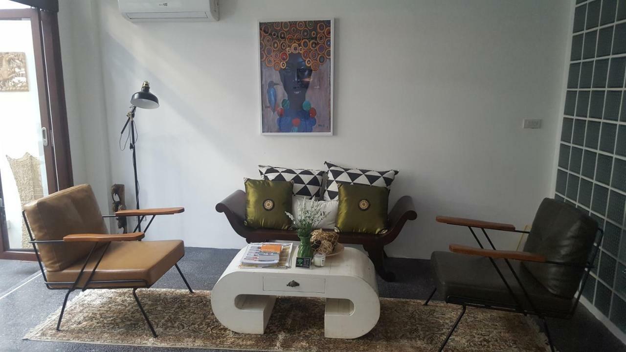 Haus Sathorn 21 Bed And Breakfast Бангкок Экстерьер фото