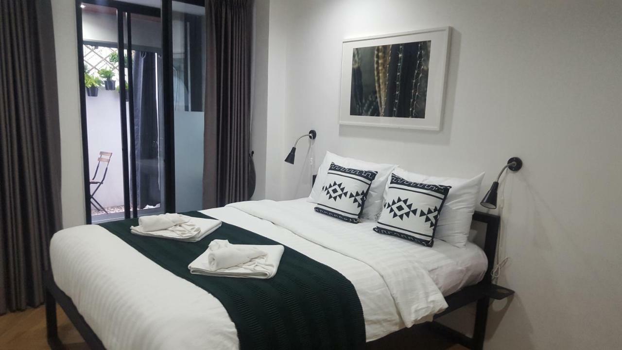 Haus Sathorn 21 Bed And Breakfast Бангкок Экстерьер фото